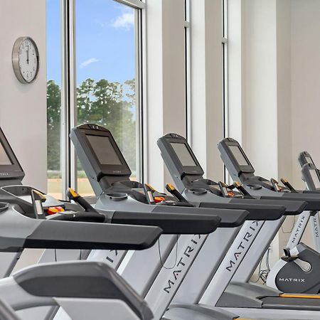 Отель Element Hampton Peninsula Town Center Экстерьер фото