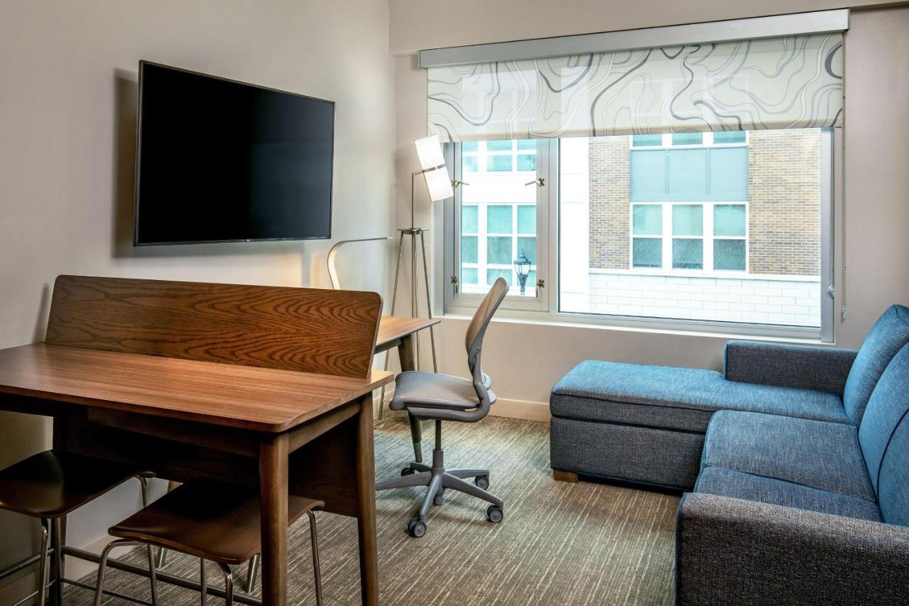 Отель Element Hampton Peninsula Town Center Экстерьер фото