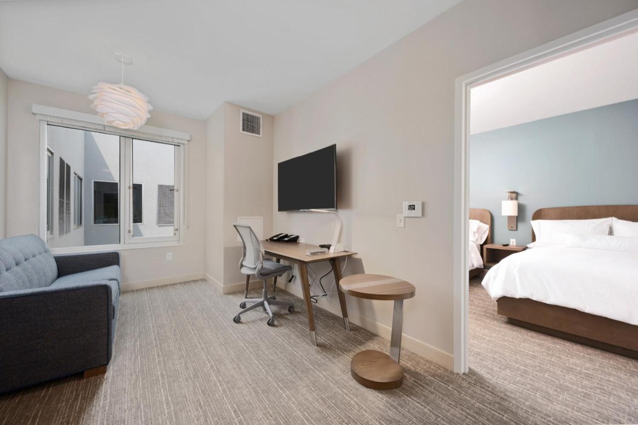 Отель Element Hampton Peninsula Town Center Экстерьер фото
