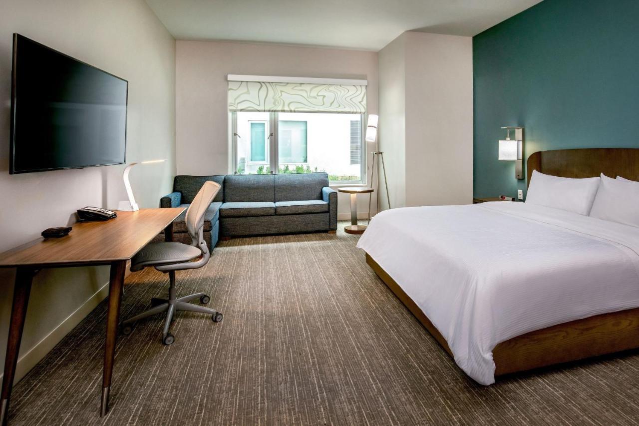 Отель Element Hampton Peninsula Town Center Экстерьер фото