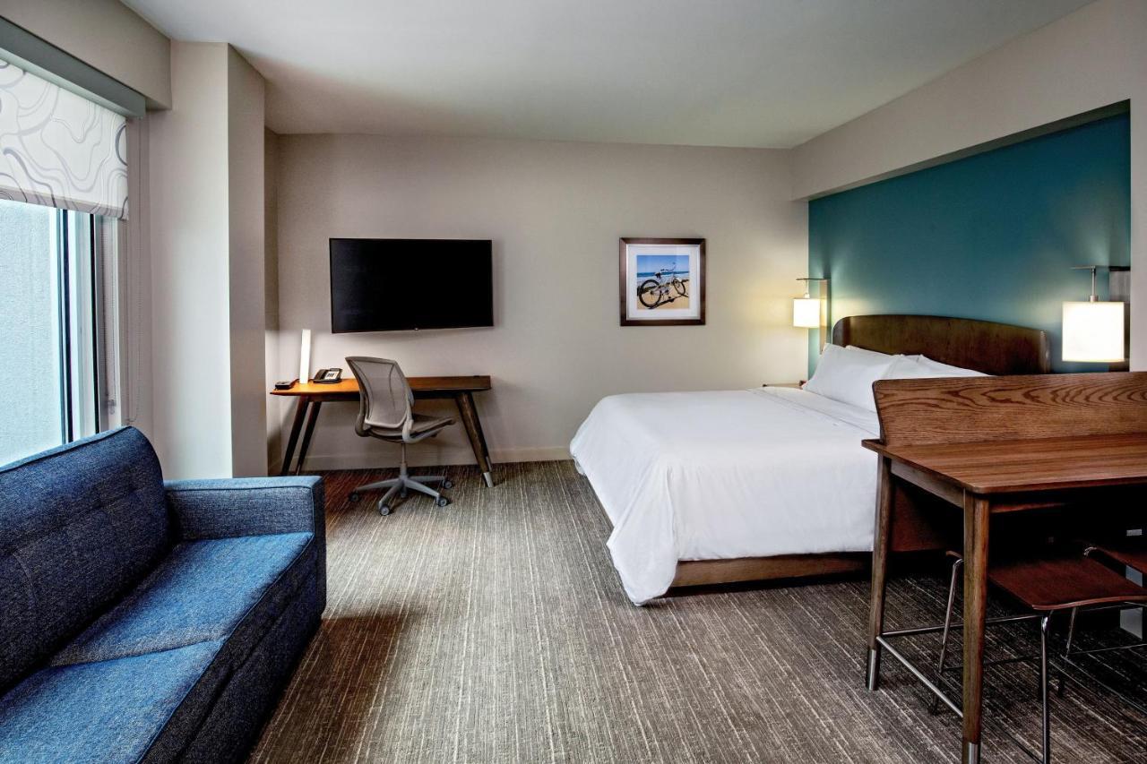 Отель Element Hampton Peninsula Town Center Экстерьер фото