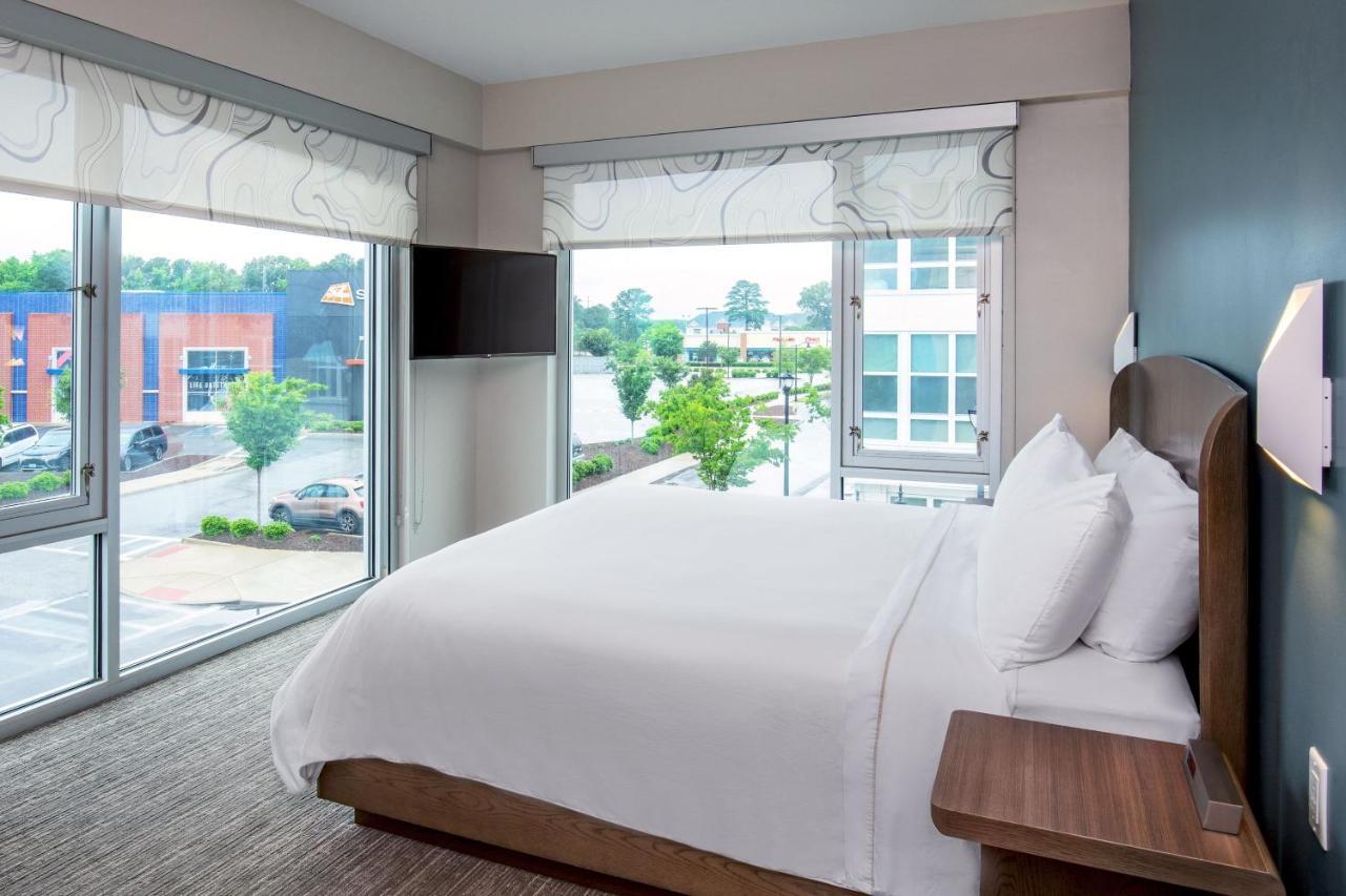 Отель Element Hampton Peninsula Town Center Экстерьер фото