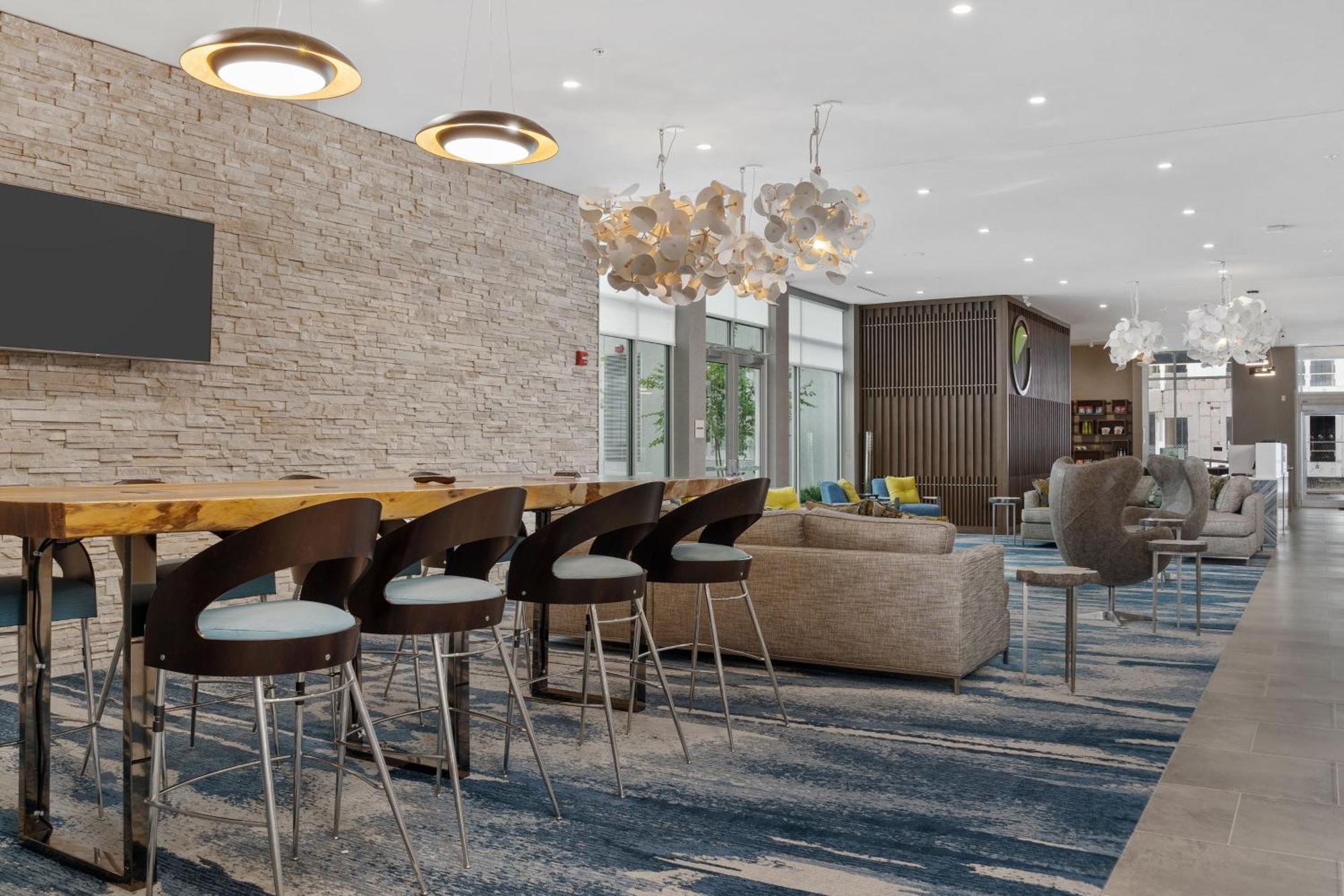 Отель Element Hampton Peninsula Town Center Экстерьер фото