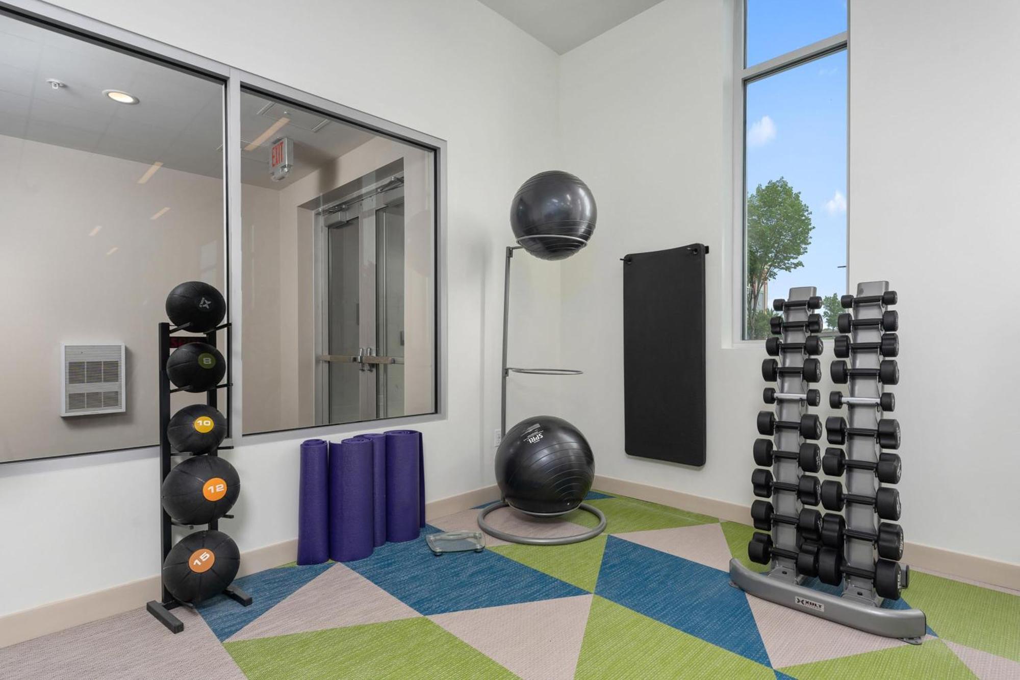 Отель Element Hampton Peninsula Town Center Экстерьер фото