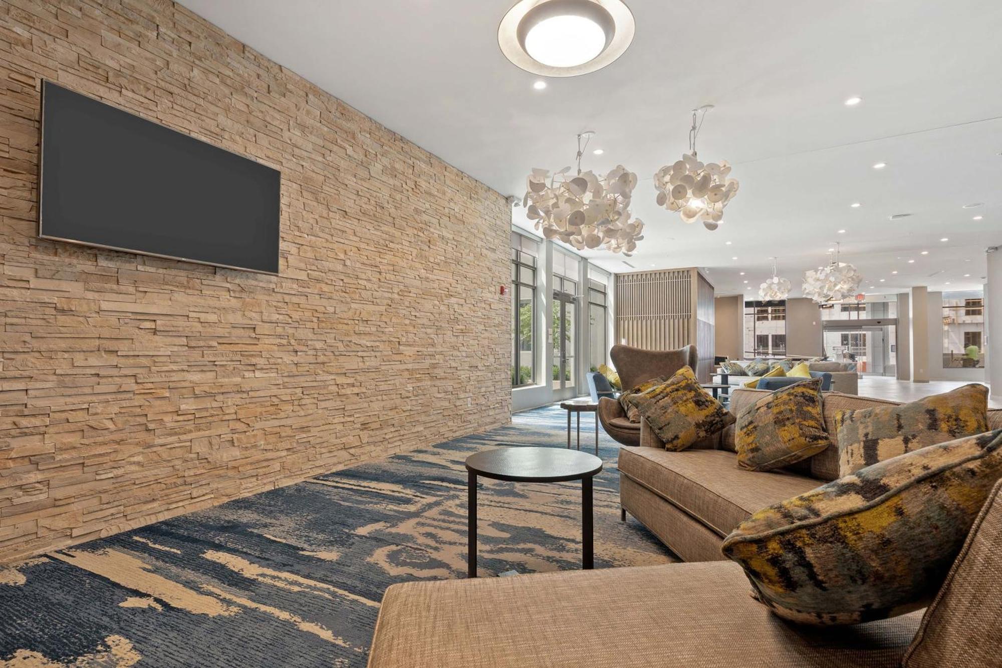 Отель Element Hampton Peninsula Town Center Экстерьер фото